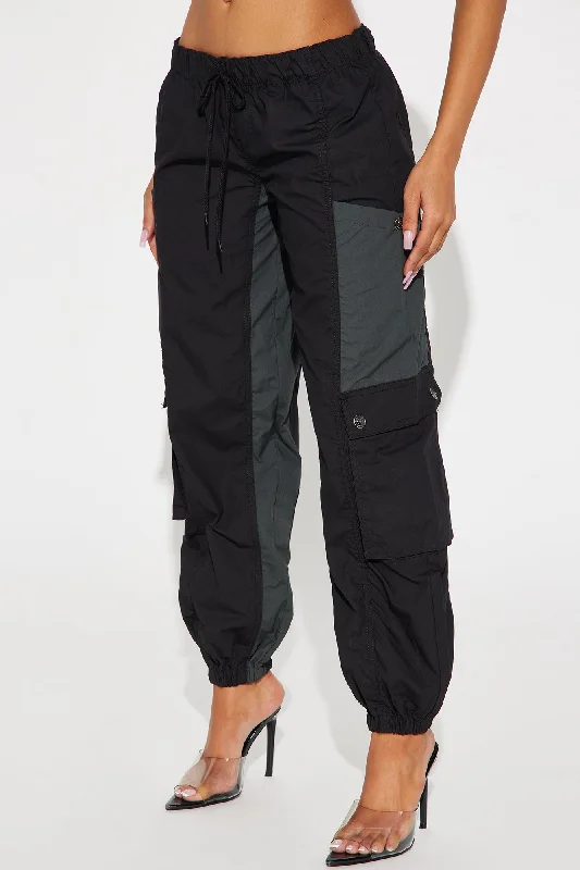 block-out-the-drama-cargo-jogger-black