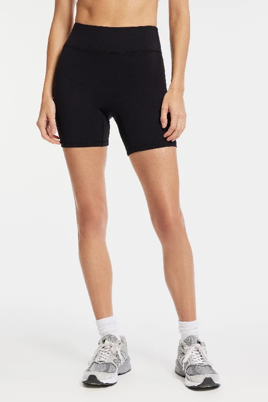 Center Stage 6in Biker Short - Black