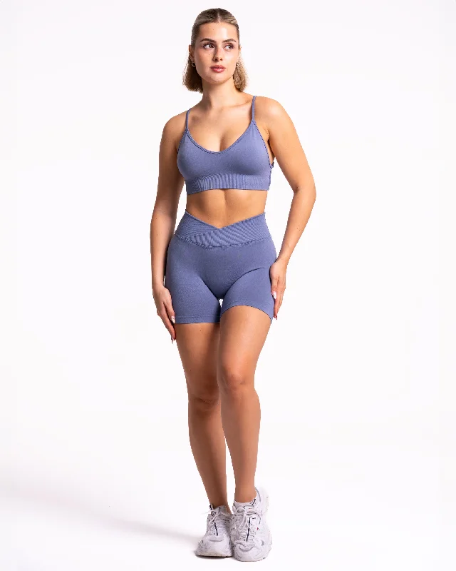 fearless-v-shape-covert-scrunch-short-blau