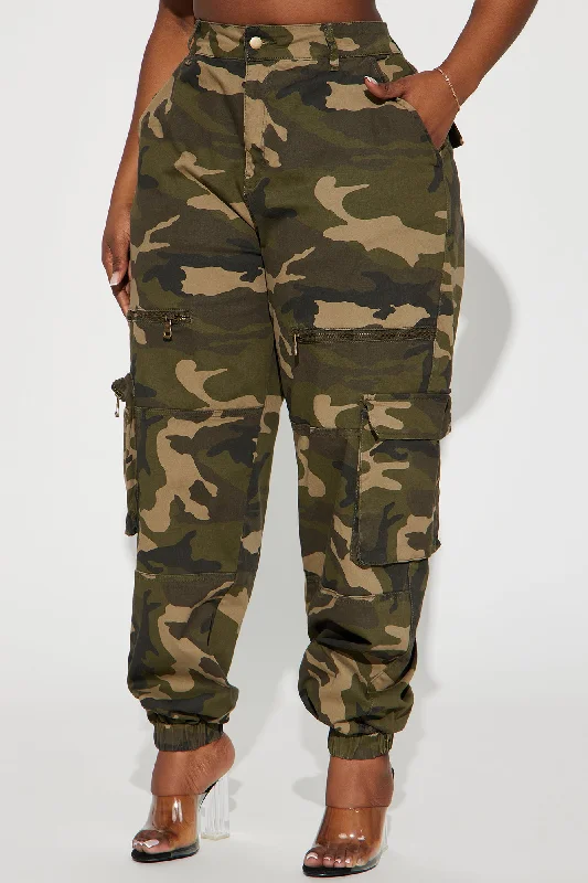 your-favorite-girl-camo-cargo-jogger-olive-combo