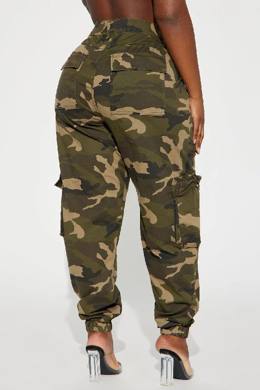 your-favorite-girl-camo-cargo-jogger-olive-combo