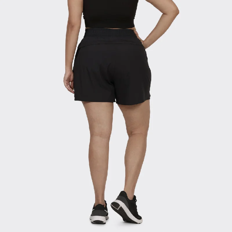 airy-shorts-with-ventilating-panel-for-hiit