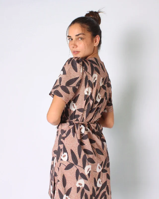 black-leaves-x-brown-dress