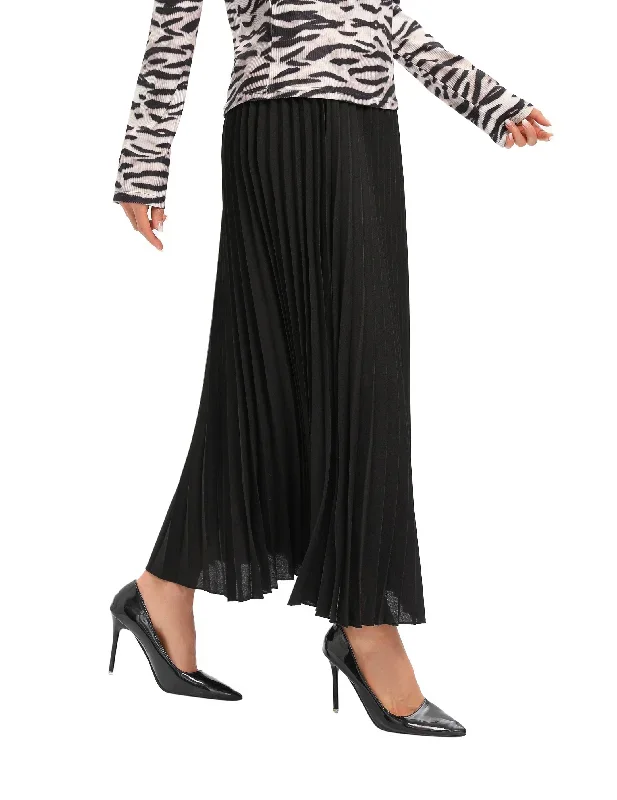 Black Pleated Lightweight Solid Skirt