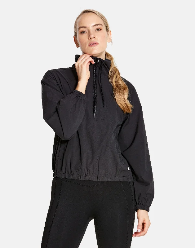 Club Run Half Zip Jacket in Black