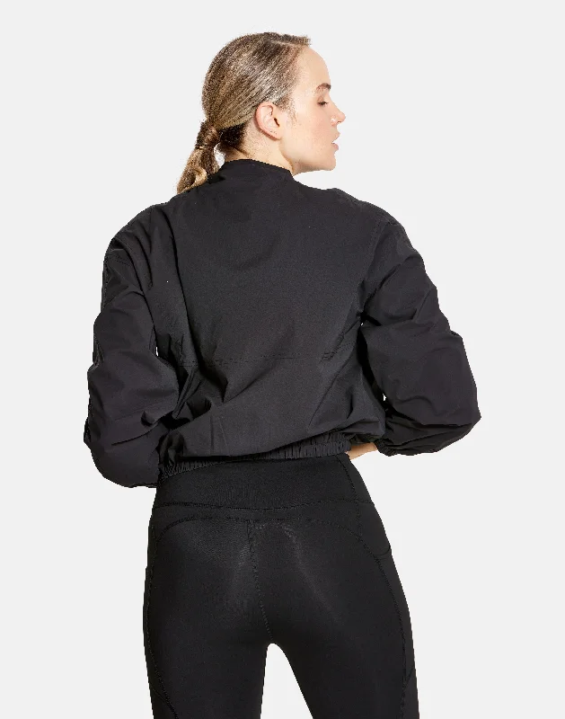 club-run-half-zip-jacket-in-black